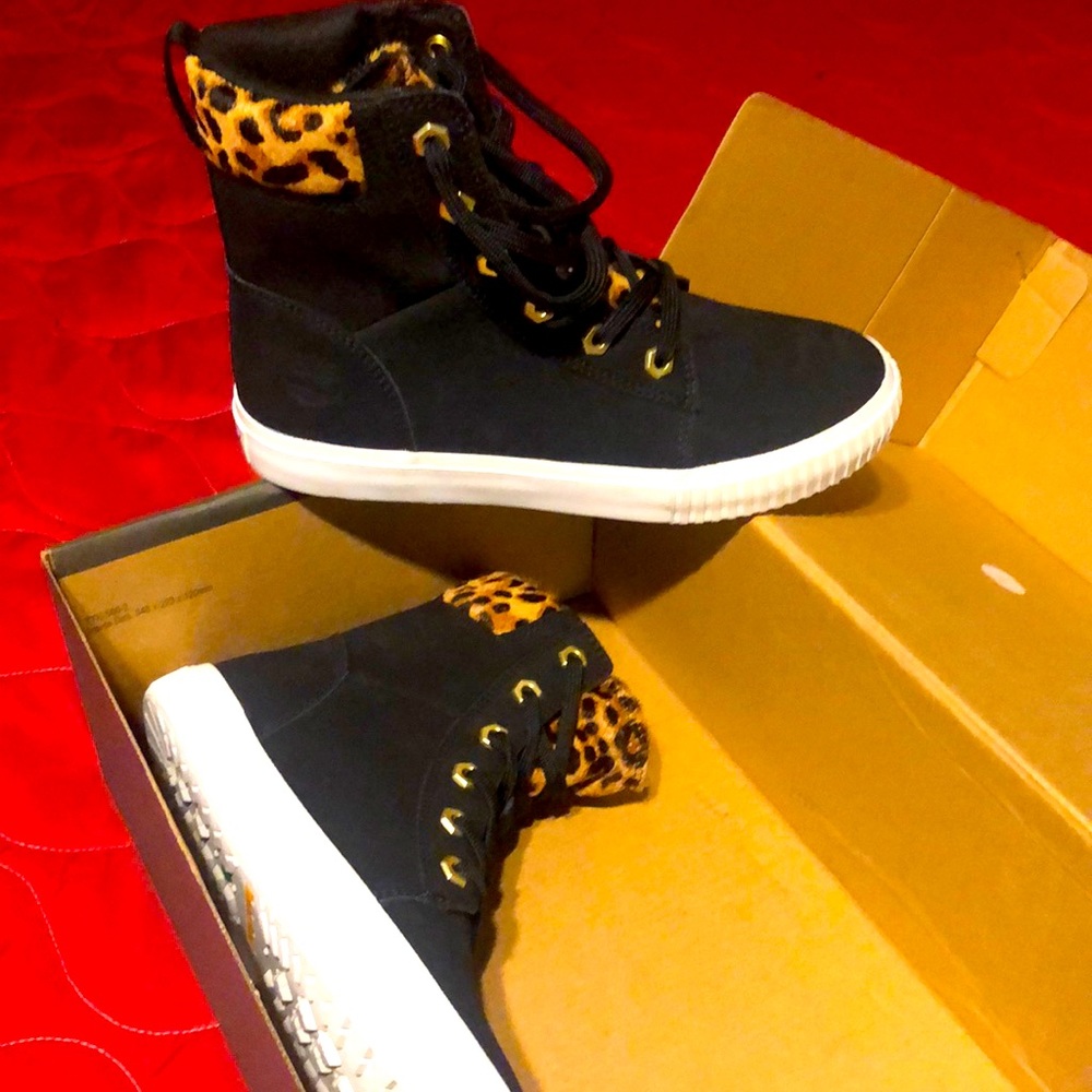 Brand new never worn cheetah print and black timberlands